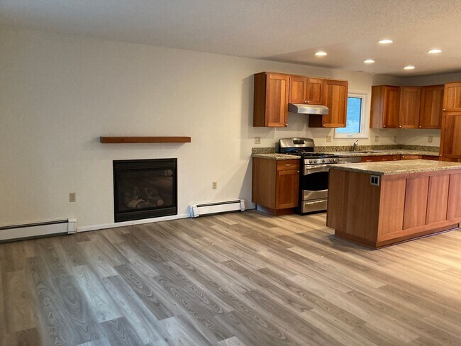 Building Photo - 3 Bedroom Ranch Style Home in Rogers Park!