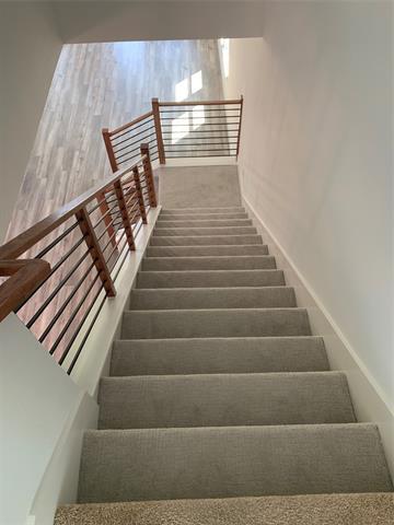Building Photo - 208 E Park Dr