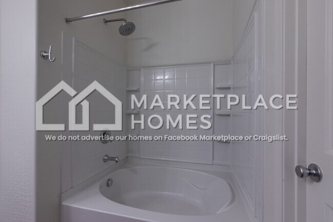 Building Photo - 5309 S 18th Pl