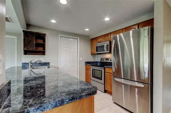 Building Photo - 7244 Amber Dr
