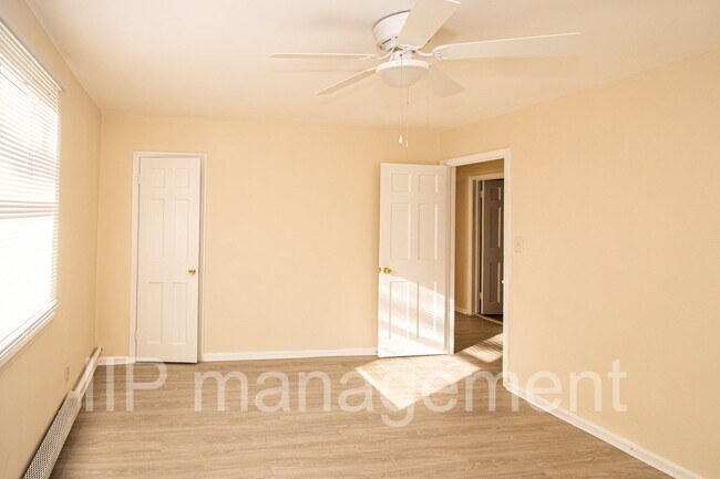 Building Photo - Spacious 2 BR 1BA Condo in South Euclid - ...