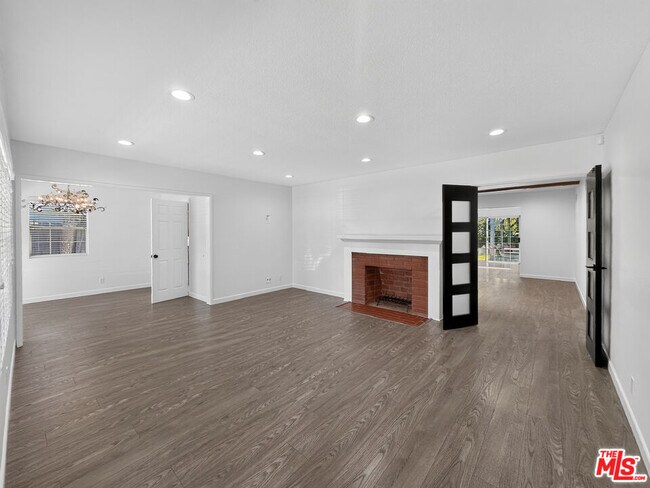 Building Photo - 16746 Tupper St