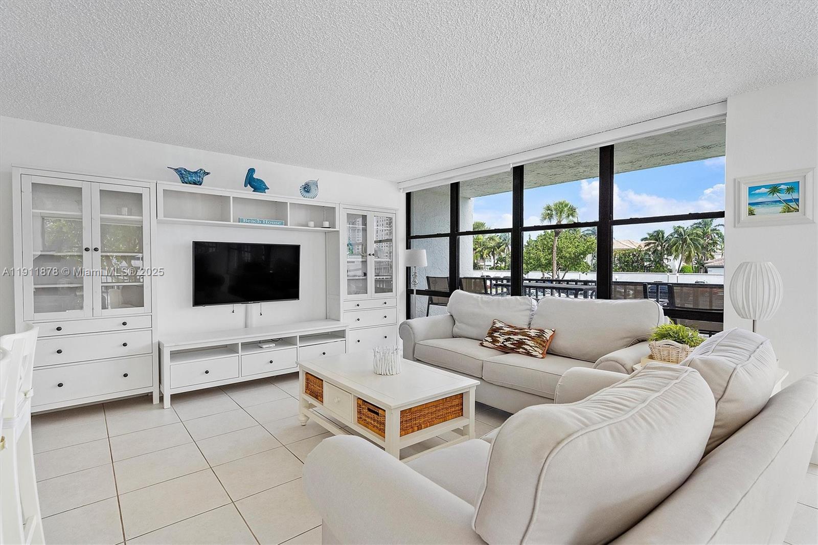 Building Photo - 1000 Parkview Dr