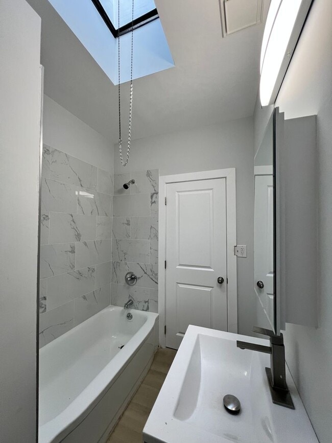 Building Photo - New Rehabbed 3bed/1.5bath in Grays Ferry