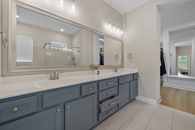 Building Photo - 7214 Oak Grv Trl