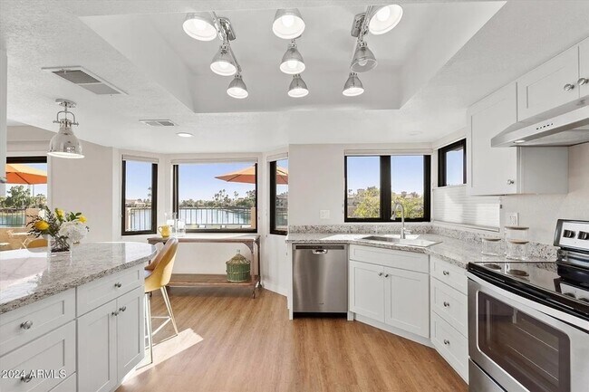Building Photo - 8175 E Del Cuarzo Dr