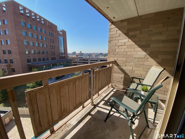 Building Photo - 143 Hoyt St