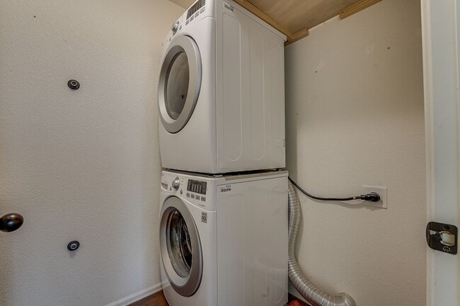 Building Photo - Beautiful 4 bed 3.5 Bath House in NE Fort Collins!