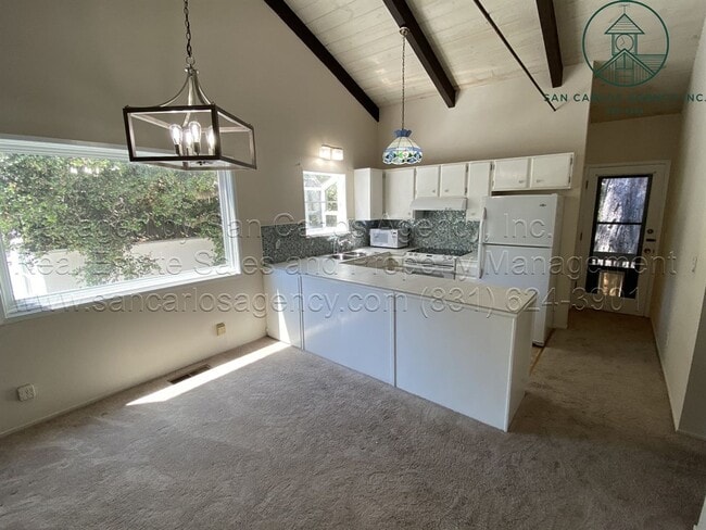 Building Photo - "Lazy Day-Z" Two Bedroom Perfectly Located Carmel-by-the-Sea Home Close to Town & Beach