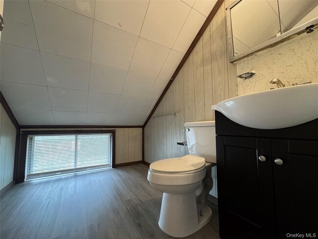 Building Photo - 5 Meander Ln