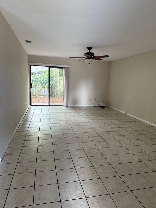 Building Photo - 2/2 in Tower Oaks