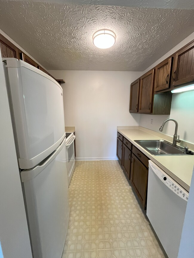 Building Photo - 44710 Beechwood Ct