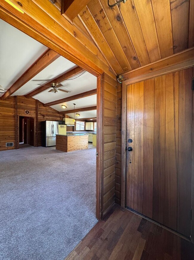 Building Photo - Rustic Charm Meets Modern Comfort!