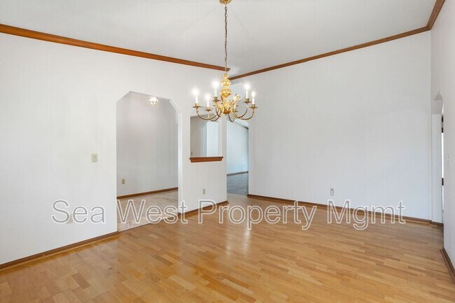 Building Photo - 4000 James Dr