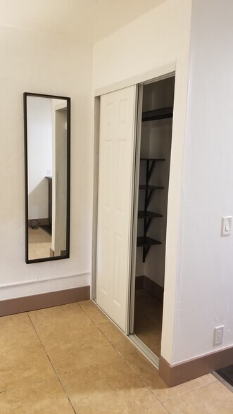 Building Photo - 515 S 20th Ave