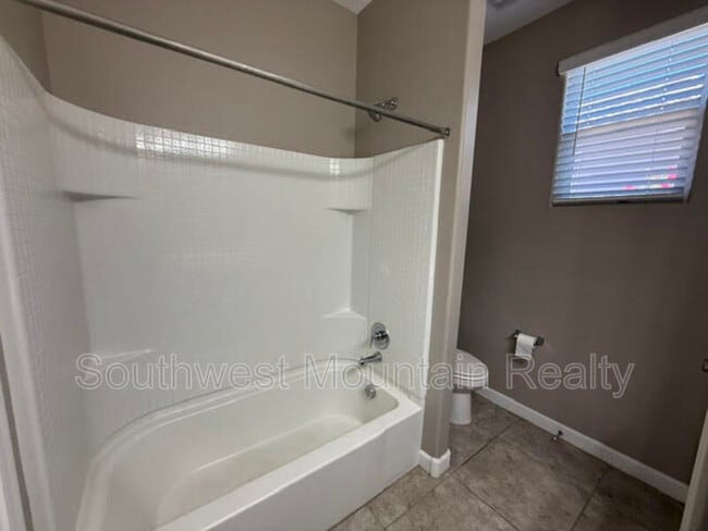 Building Photo - 2226 N Comiskey Dr