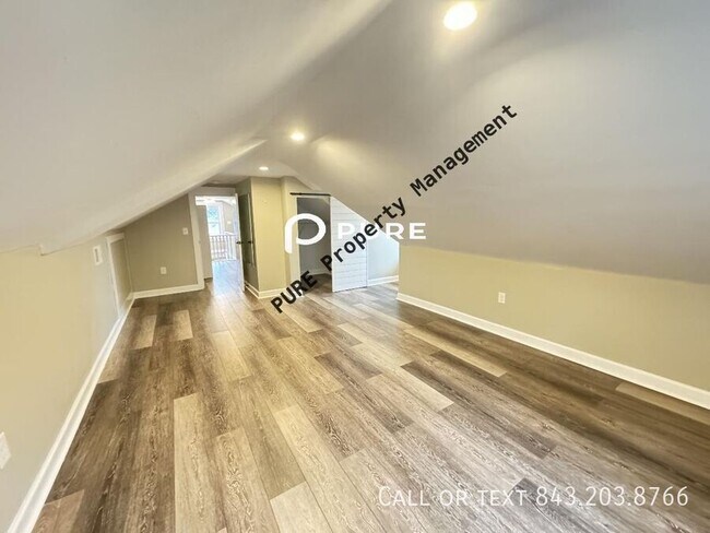 Building Photo - 842 White Oak Dr