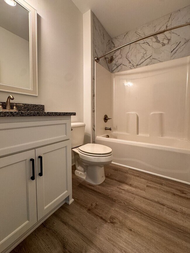 Building Photo - Gorgeous 4 Bed 3.5 Bath Executive Home with Community Amenities