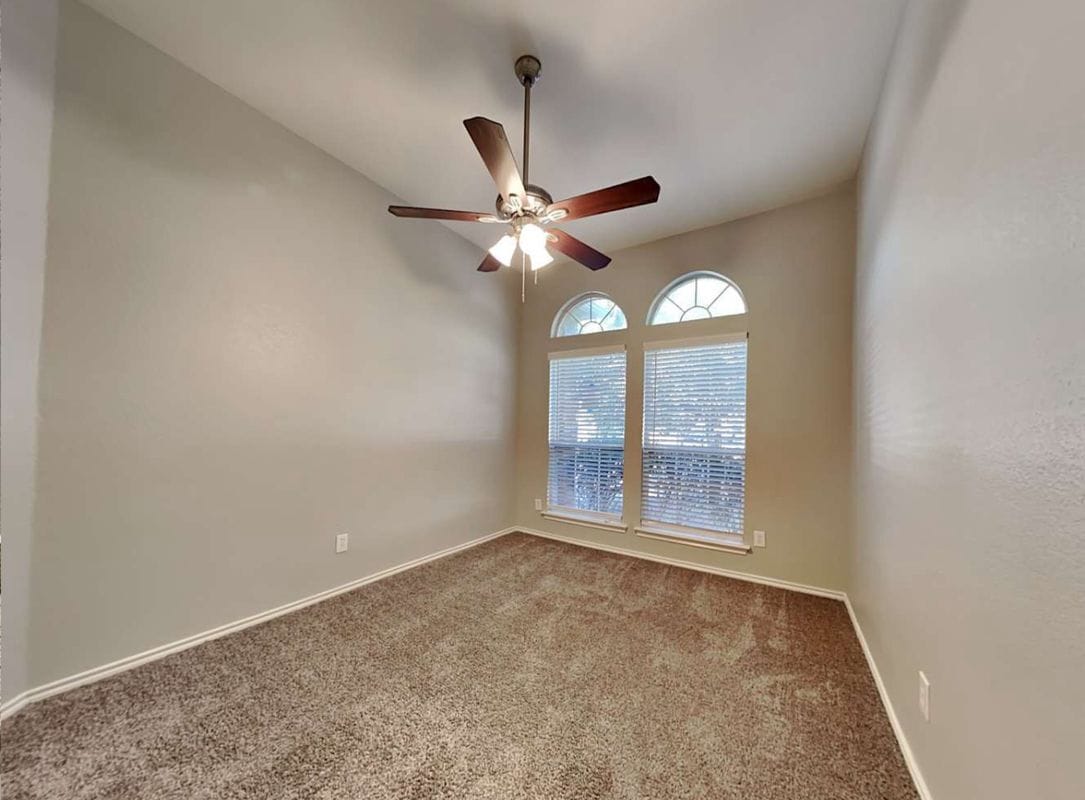 Building Photo - 2920 Crystal Way