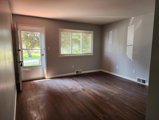 Building Photo - 2401 Waltz Ave