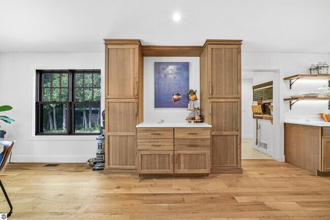 Building Photo - 7320 Peninsula Dr