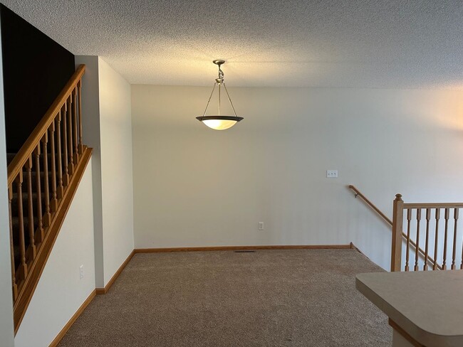 Building Photo - Great Savage location near Target! 2BR/2.5...