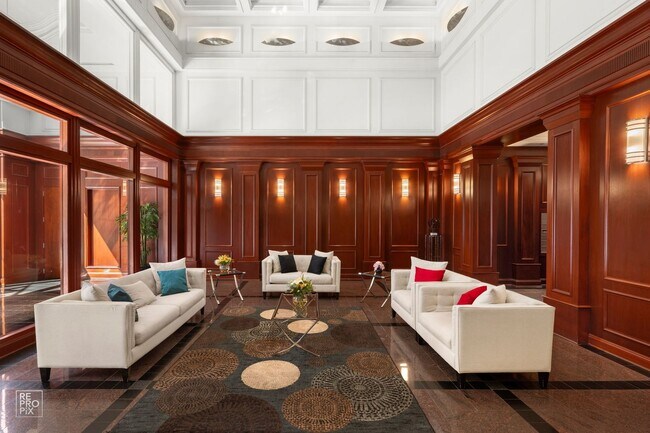 Building Photo - Modern Living Right in the Loop and Free P...
