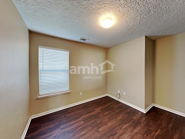Building Photo - 29231 Legends Green Dr