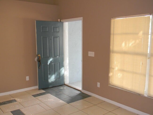 Building Photo - 3 Bed / 2 Bath Home In Orlando - Lockhart