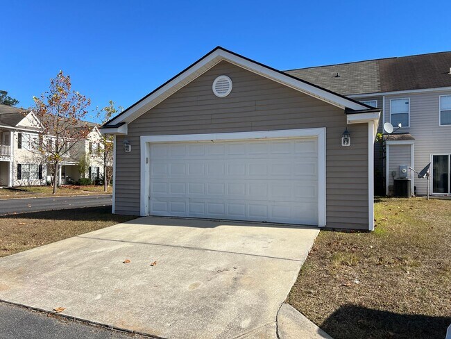 Building Photo - Four Bedroom Town Home with Two Car Garage in University Park-Renovated! Half Off First Month For...