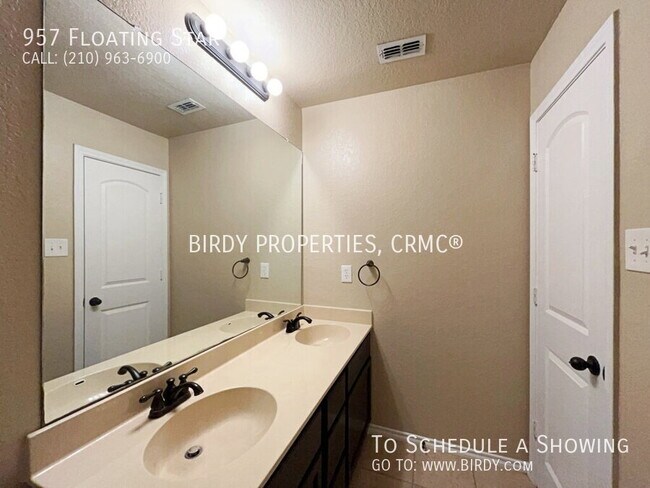 Building Photo - 957 Floating Star