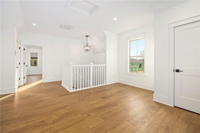 Building Photo - 267 E 11th St