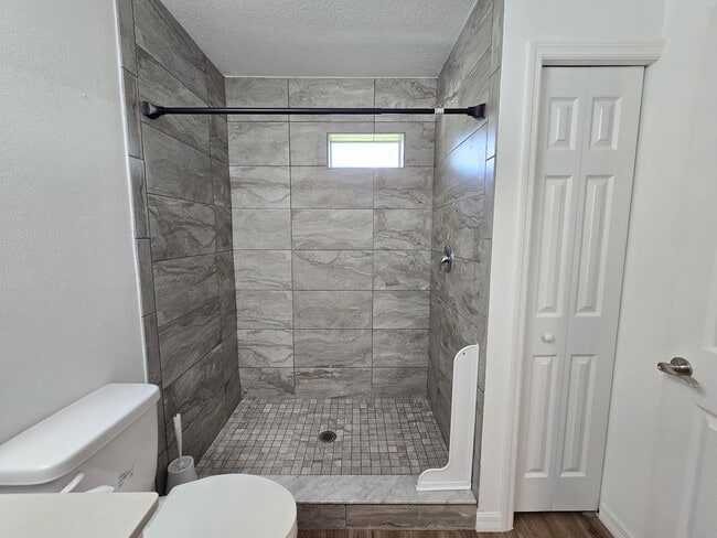 Building Photo - Beautiful 2 bed/ 2 bath Townhome w/ Balcony, Garage & Community Pool
