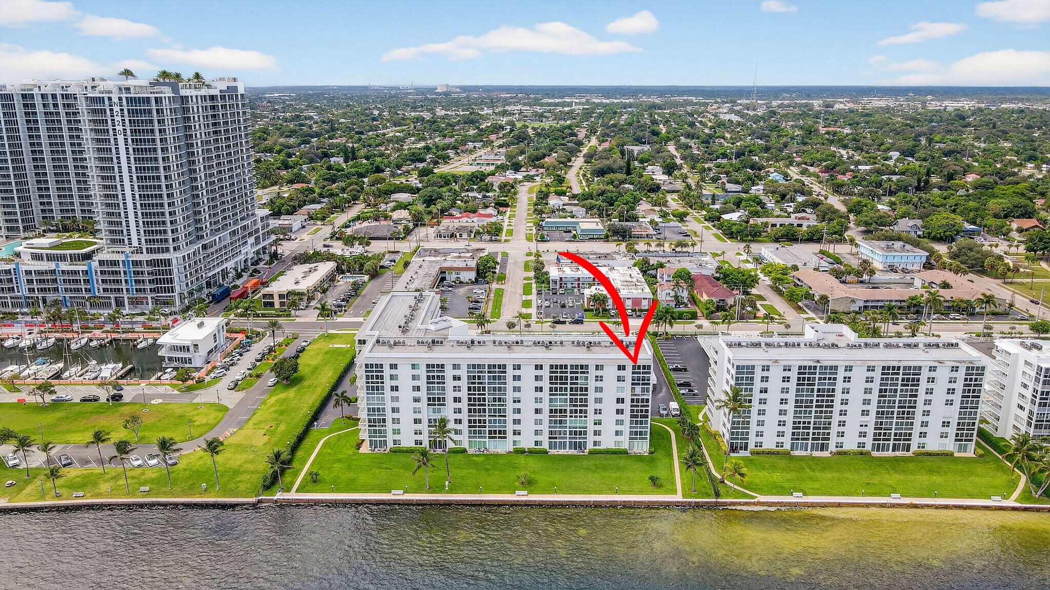 Building Photo - 301 Lake Shore Dr