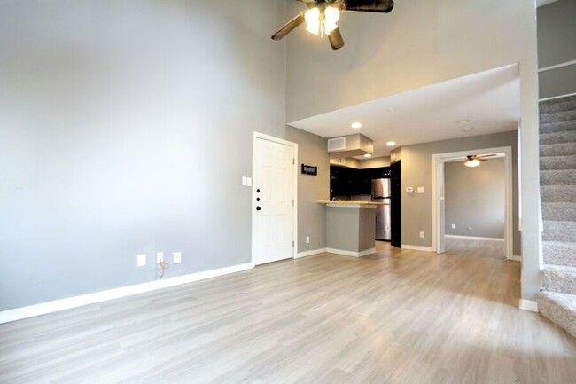 Building Photo - CHARMING 2 BEDS 2 BATHS HOME IN DALLAS FOR...