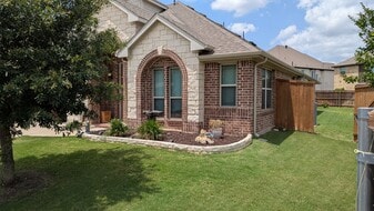 Building Photo - 210 Spruce Valley Dr