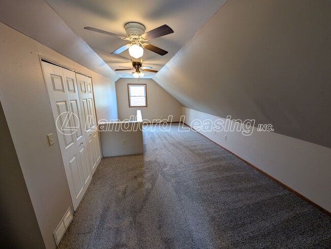 Building Photo - Nice 3 bedroom bungalow with full basement and garage.
