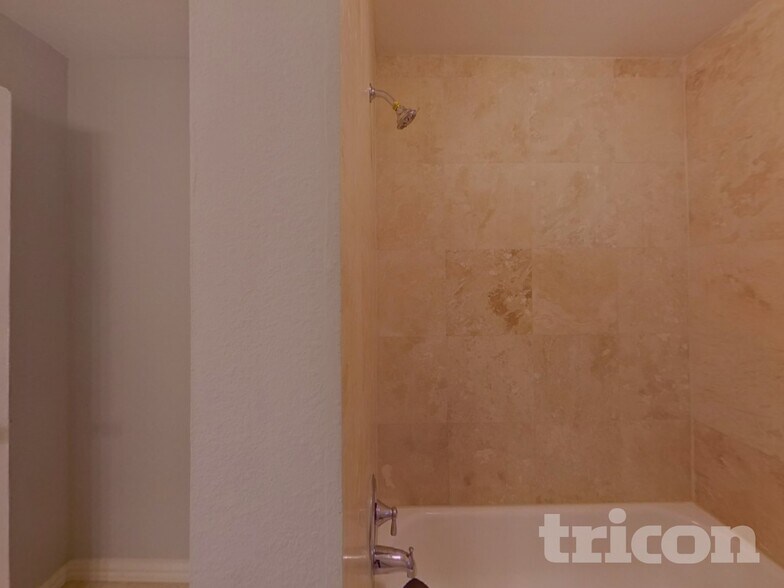 Building Photo - 126 Tharp St