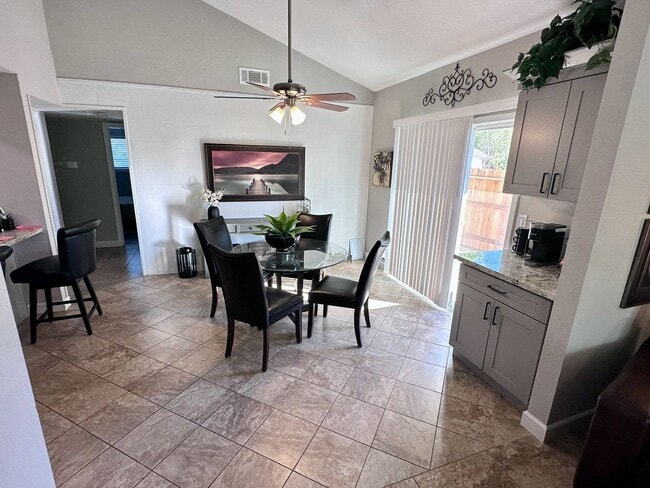 Building Photo - 8860 N Winding Way