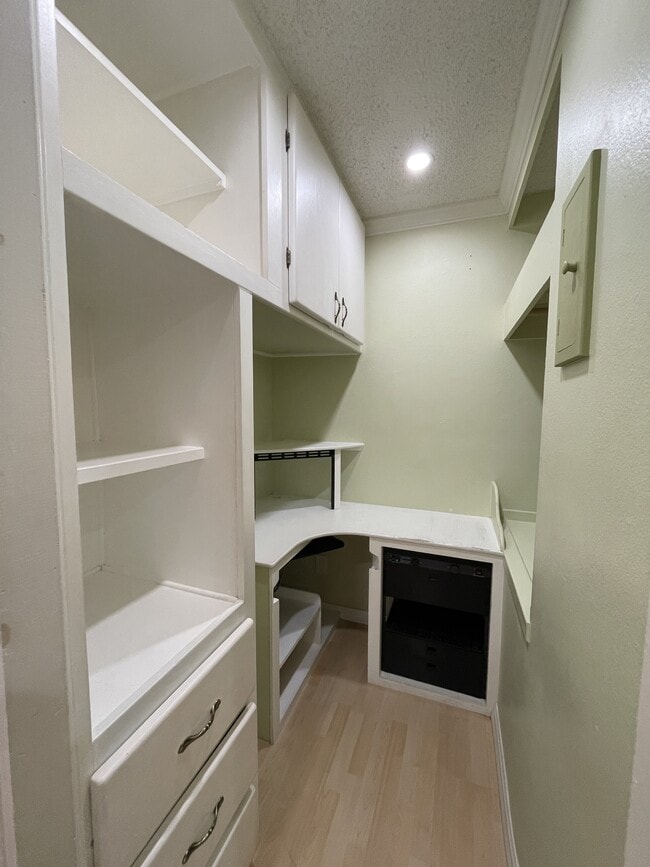 Building Photo - 2607 Spinnaker Ave