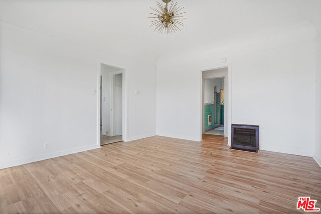 Building Photo - 1091 S Mansfield Ave