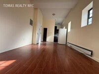 Building Photo - 712 E 214th St