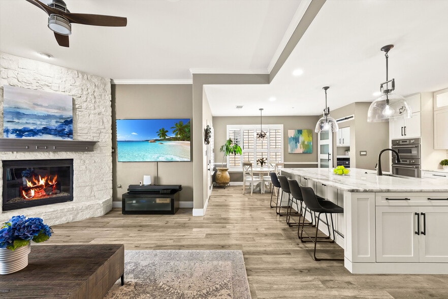 Family and Kitchen - 291 Torrington Dr