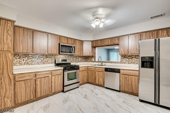 Building Photo - 318 Willowbrook Dr