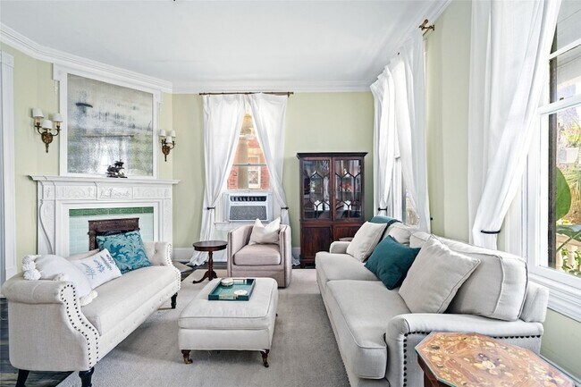 Building Photo - 1112 Broadway Avenue J