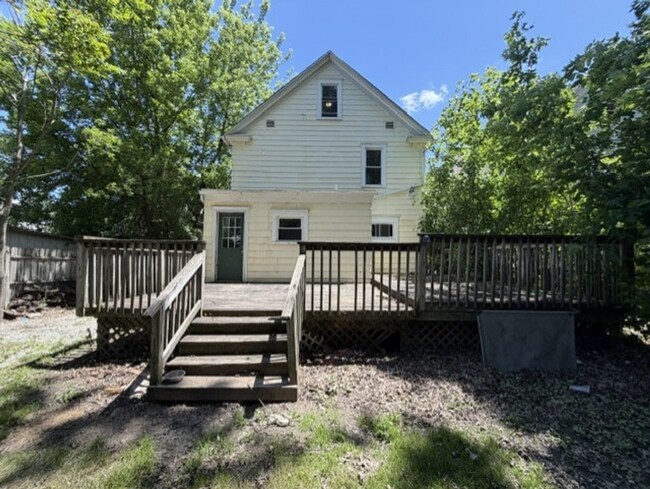 Building Photo - Room to Spread Out! 5-Bedroom Home with Covered Porch & Large Kitchen
