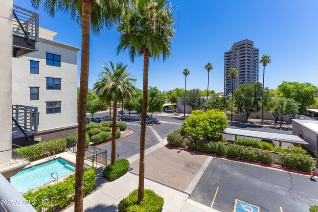 Building Photo - 914 E Osborn Rd