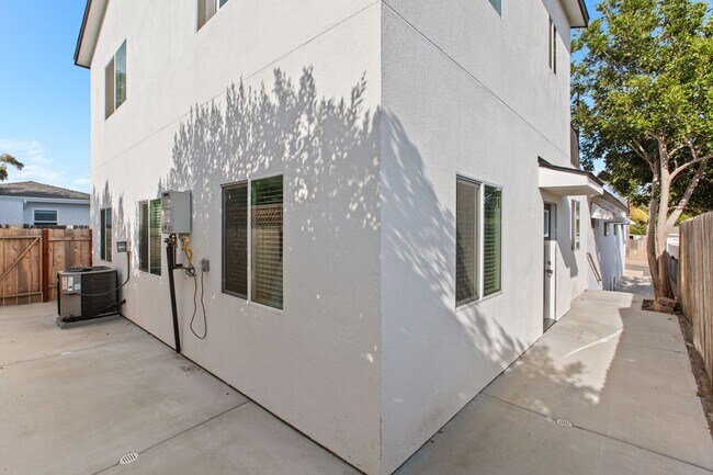 Building Photo - 5042 54th St
