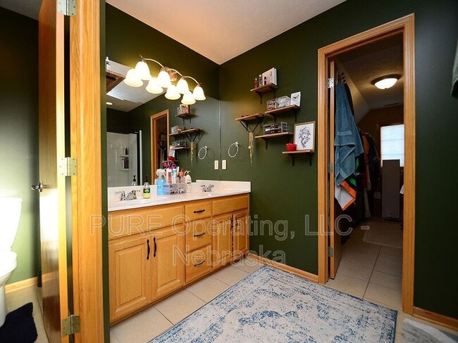 Building Photo - 2003 Crest Ridge Dr