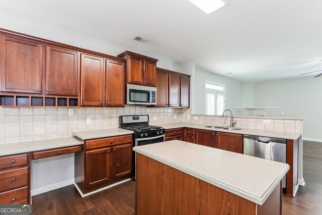 Building Photo - 2420 McIntosh Dr